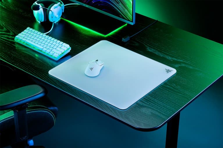 Razer Atlas  White Tempered Glass Gaming Mouse Mat, Premium Tempered Glass, Ultra-Smooth Surface, Micro-Etched Surface | RZ02-04890200-R3M1 thumbnail 5